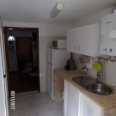 - Alfama Ii Apartament *